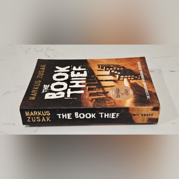 The Book Thief Markus Zusak New York Times Bestseller Paperback - Picture 3 of 8